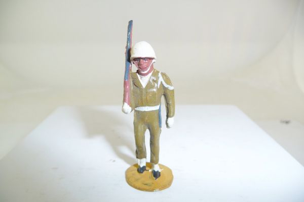 Merten 4 cm Soldier marching, rifle shouldered - rare early figure