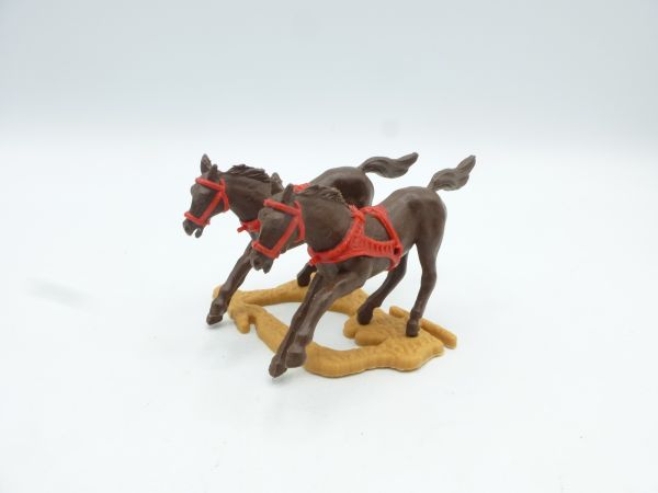 Timpo Toys Long running carriage team, brown with red bridle