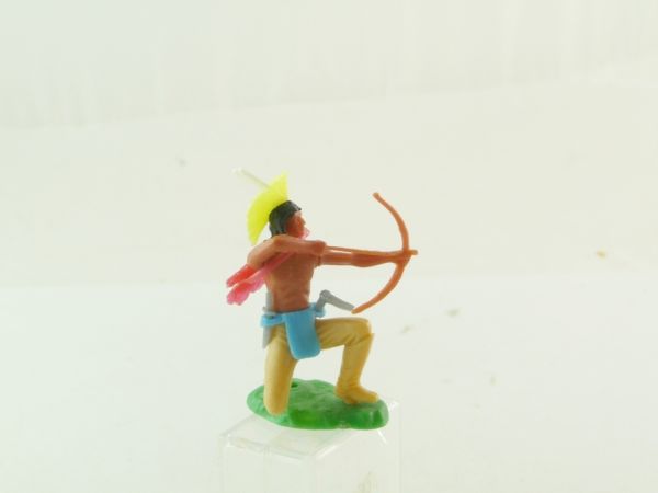 Elastolin Iroquois kneeling with bow and tomahawk