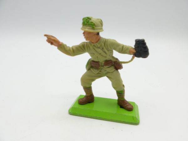 Britains Deetail Japanese soldier with binoculars, pointing