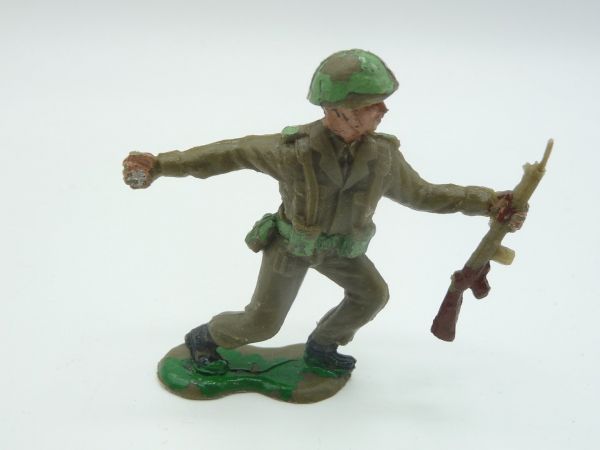 Crescent Toys American soldier, throwing hand grenade + with rifle