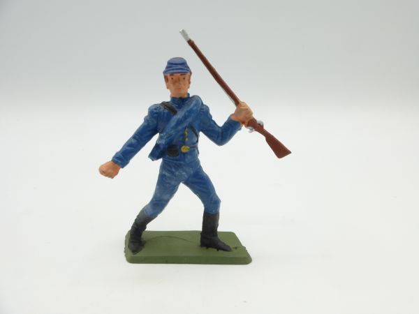 Starlux Union Army soldier going forward with arms outstretched + rifle