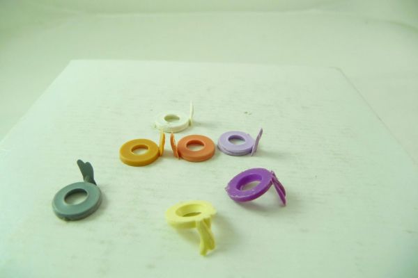 Timpo Toys 7 single-part Indian's belts - rare colours