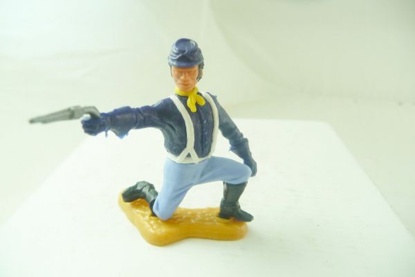 Timpo Toys Union Army soldier 3rd version kneeling firing with pistol