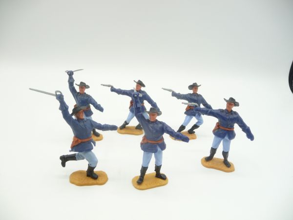 Timpo Toys 7 Union Army soldiers 2nd version (1 officer, 6 soldierss with rifle, arm up)