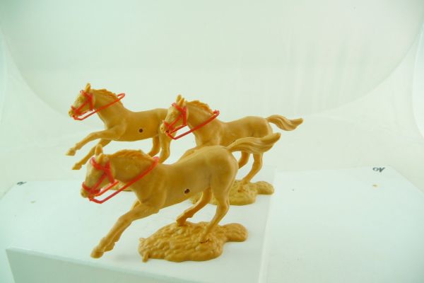 Timpo Toys 3 beige Pferde, stark galoppierend mit rotem Zaumzeug