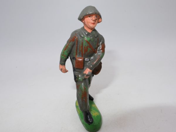 Soldier walking, original figure EF 60, hollow casting