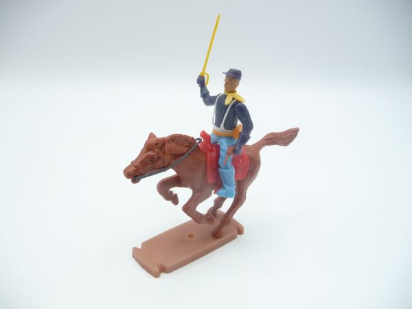 Plasty Union Army Soldier riding with sabre + pistol