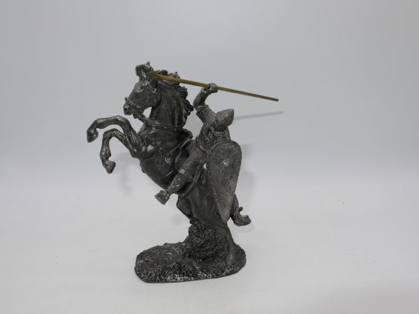 Norman with spear thrusting on horseback (metal)