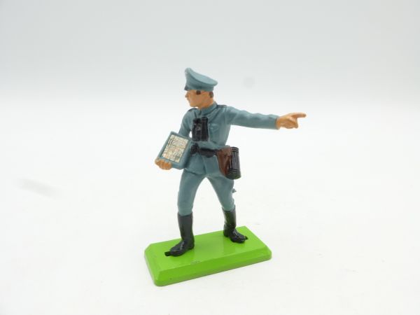 Britains Deetail German officer with map - top condition, brand new