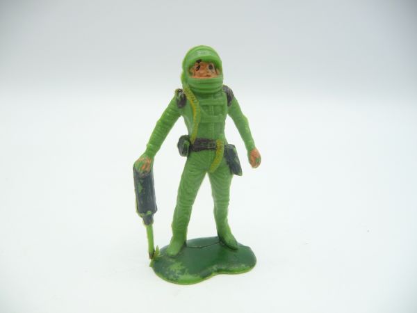 Astronaut green with weapon (made in HK), height 6 cm