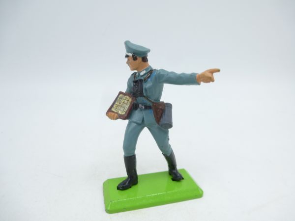 Britains Deetail German officer with map