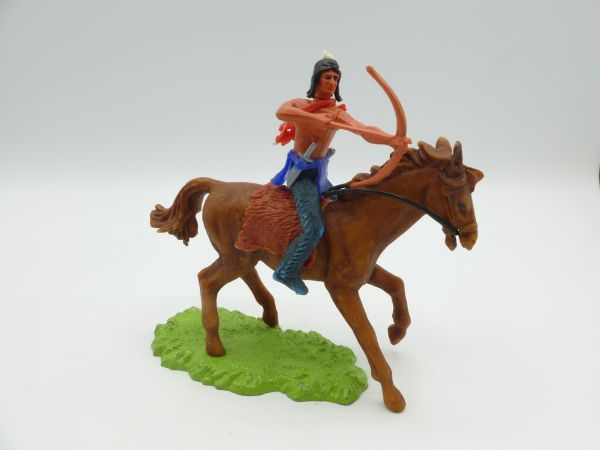 Elastolin 7 cm Indian riding with bow - further weapons in the belt