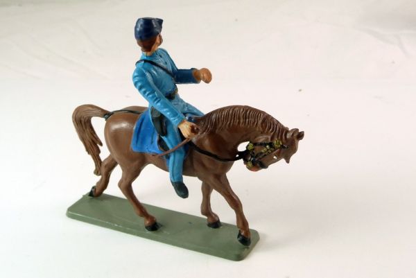 Starlux Union Army Soldier mounted with riding crop