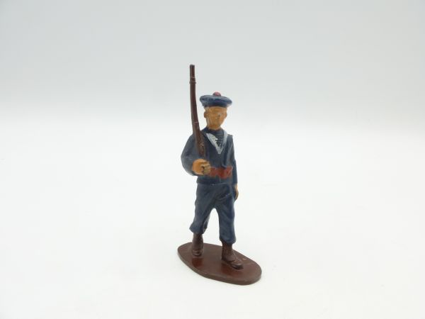 Starlux Marine marching, rifle shouldered
