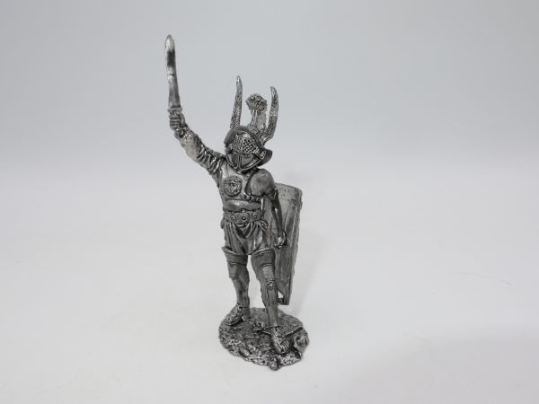 Knight with short sword on top (metal, unpainted, 6-7 cm)