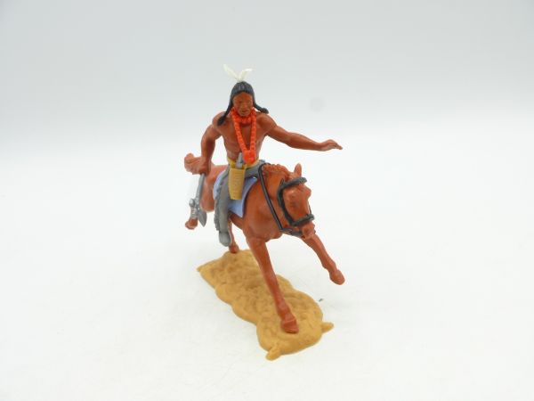 Timpo Toys Indianer 3. Version reitend, Tomahawk neben dem Körper