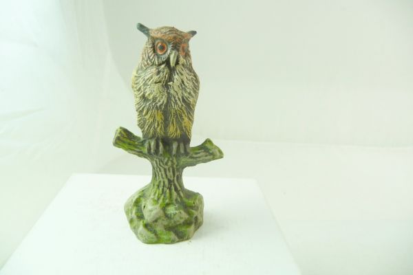 Elastolin composition Eagle owl sitting on tree trunk - great painting, very good condition