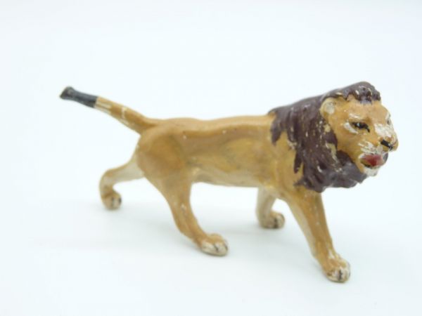 Merten Lion roaring - early figure, damage on tail