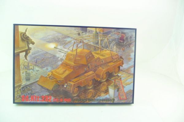 Roden 1:72 Heavy armoured scout vehicle Sd.Kfz.232, 8-wheels - orig. packaging, parts on cast