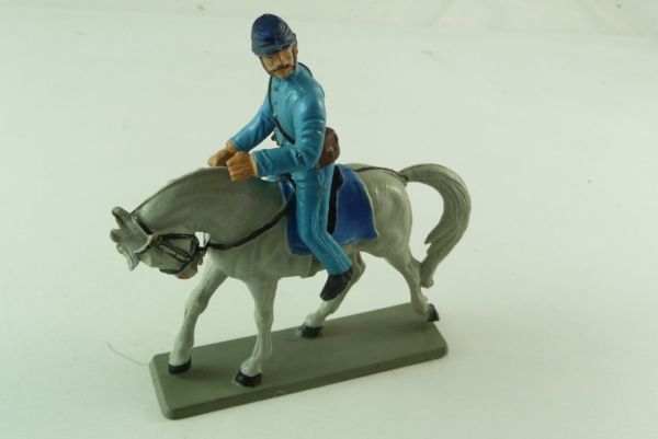 Starlux Union Army soldier mounted, soldier at a trot