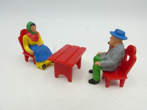 Reisler Bauernpaar auf Stuhl sitzend mit Tisch (5-teilig)