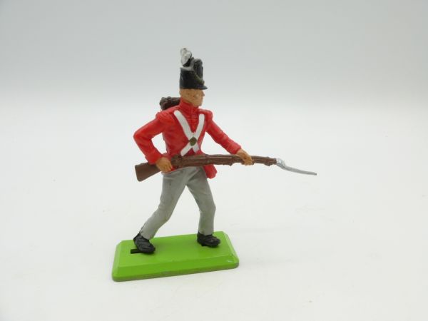 Britains Deetail Waterloo Britischer Soldat mit Bajonett vorgehend
