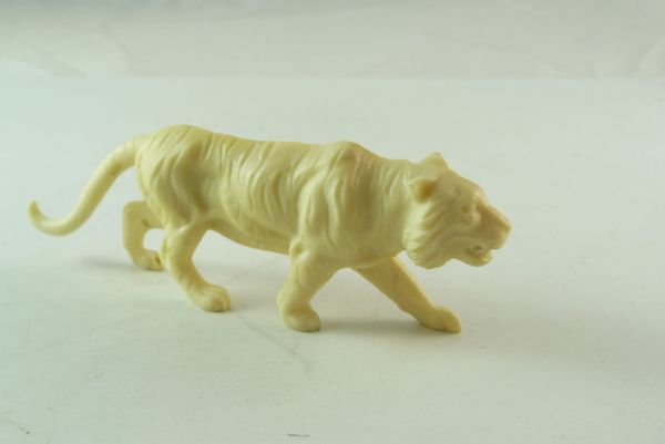 Lioness running (similar to Linde)