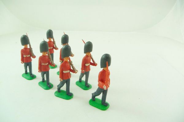 Timpo Toys 7 Guardsmen (6 marching, 1 officer)