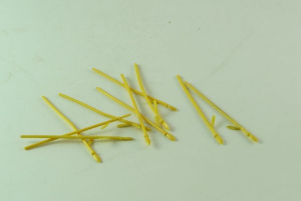 Timpo Toys 10 dark-yellow original Indian spears