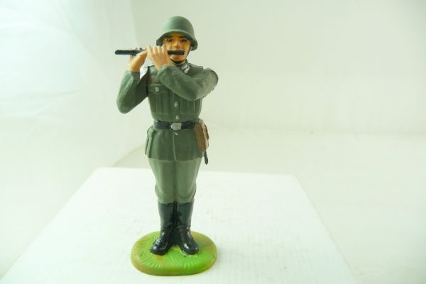 Elastolin 7 cm German Wehrmacht 1939: Soldier standing with flute