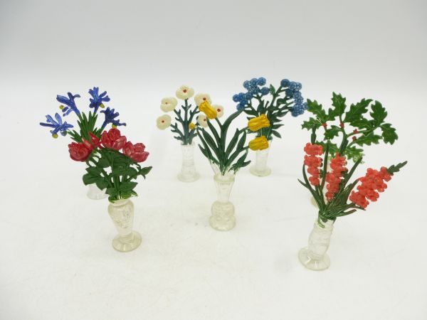 Margarine figures 7 bouquets in vases