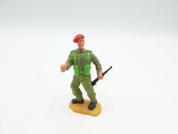 Timpo Toys Englishman standing, rifle sideways, red beret - modification