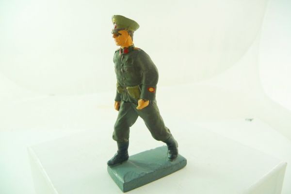 Mini Forma Russian officer going ahead