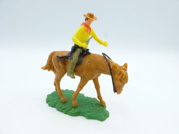 Elastolin 5,4 cm Cowboy riding, shooting pistol - on great horse