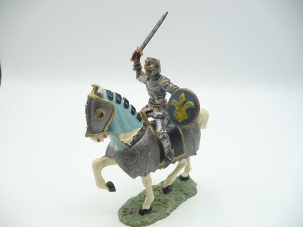 Starlux Knight with armour riding with sword + shield