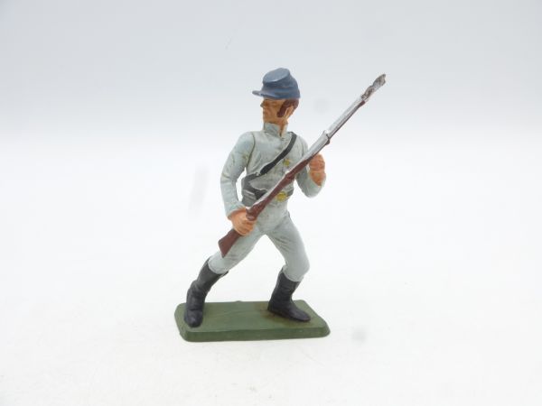 Starlux Southern officer advancing with rifle in front of body