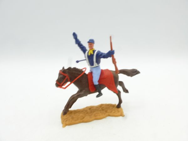 Timpo Toys Union Army Soldier 2nd version riding, hit by arrow