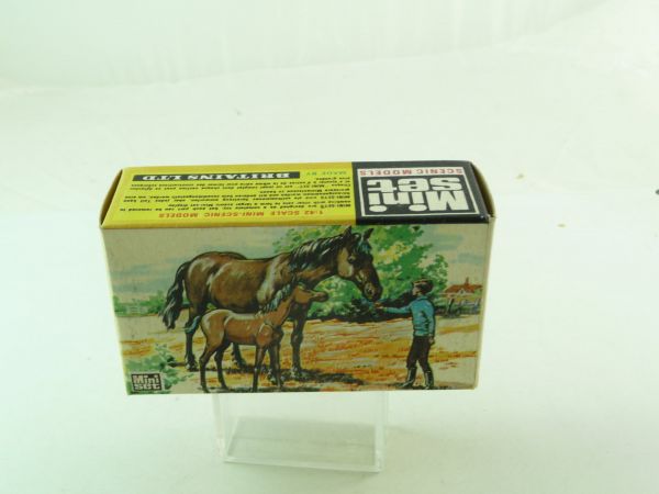 Britains Mini Set No. 1001 - Boy and Horses - very good condition