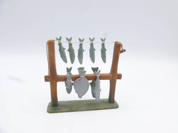 Umbau 7 cm Stand with fishes, hung up to dry