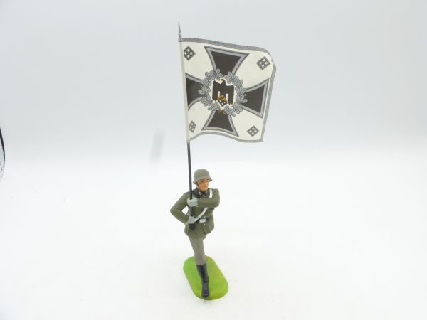 Preiser 7 cm German Wehrmacht 1939, flag bearer