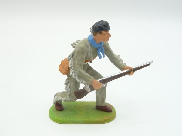 Preiser 7 cm Trapper with rifle stooping, No. 6982