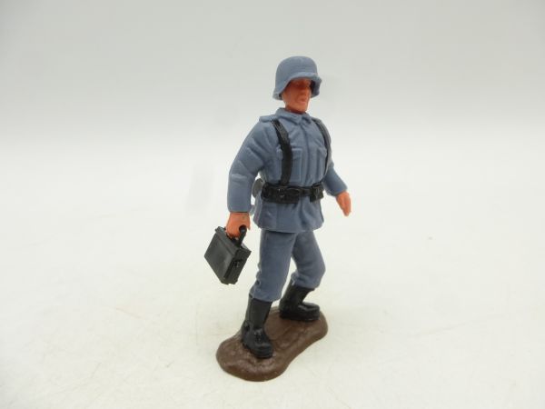 Timpo Toys Deutscher Soldat mit Koffer - schöne Bodenplatte