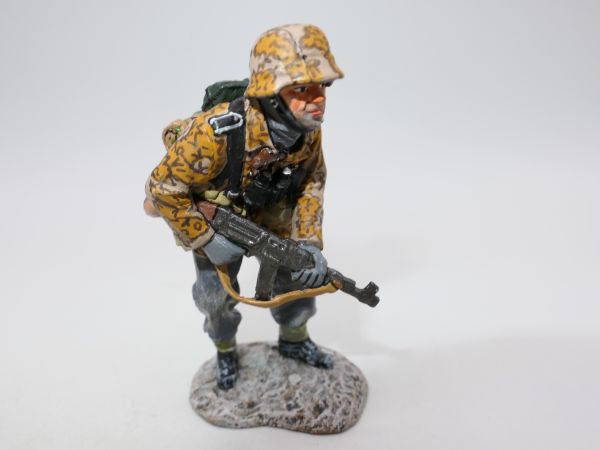 King & Country Bastogne, Winter Scout with MP 44 (armored infantryman), BB6018