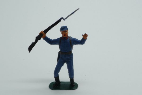 Jackson Union Army soldier with raised rifle (approx. 7 cm)