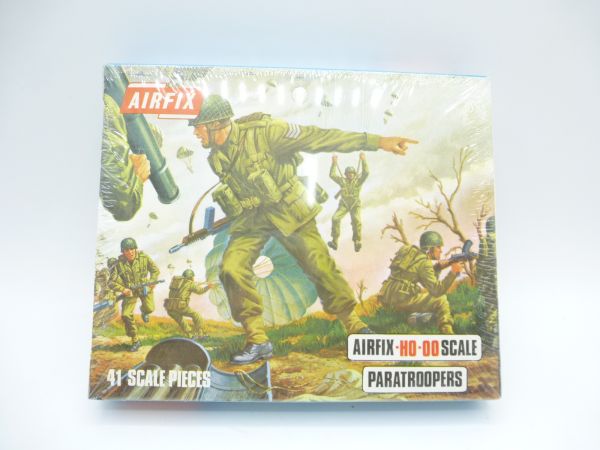 Airfix 1:72 Paratrooper, No. S23-69 - orig. packaging (Blue Box), shrink wrapped