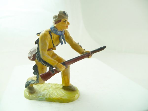 Elastolin 7 cm (damaged) Trapper going ahead with rifle, painting 2 - great painting