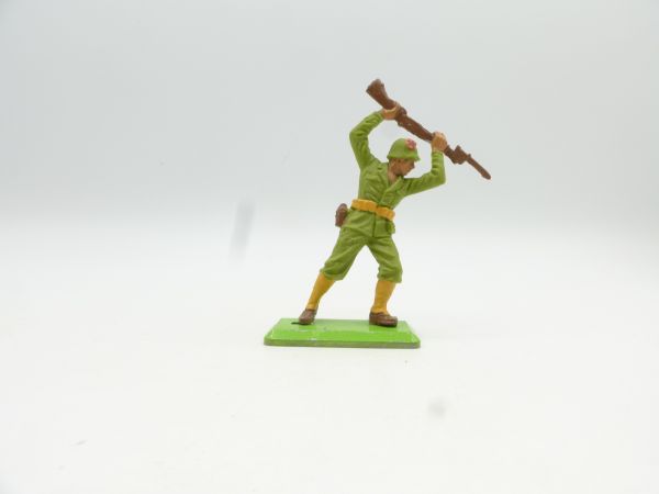 Britains Deetail American 2nd version thrusting with bayonet