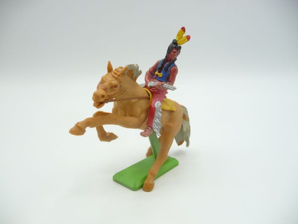 Britains Deetail Indian on horseback, rifle in front of the body - rare horse