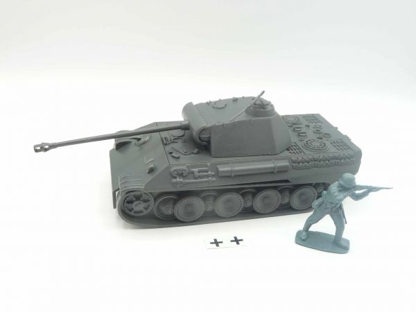 Classic Toy Soldier (CTS) 1:32 German Panther Tank (similar to Airfix) - brand new, without figure (!)